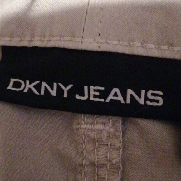 Capris by DKNY Jeans, Size 4 - Picture 5 of 8